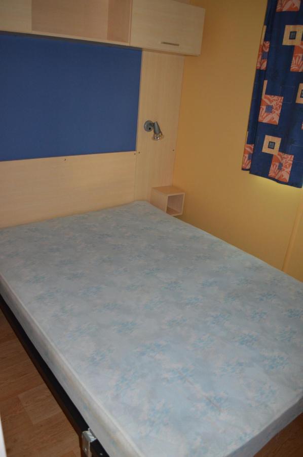 Hotel Le Clocher De Neyran à Saint-Gervais-sur-Mare Extérieur photo