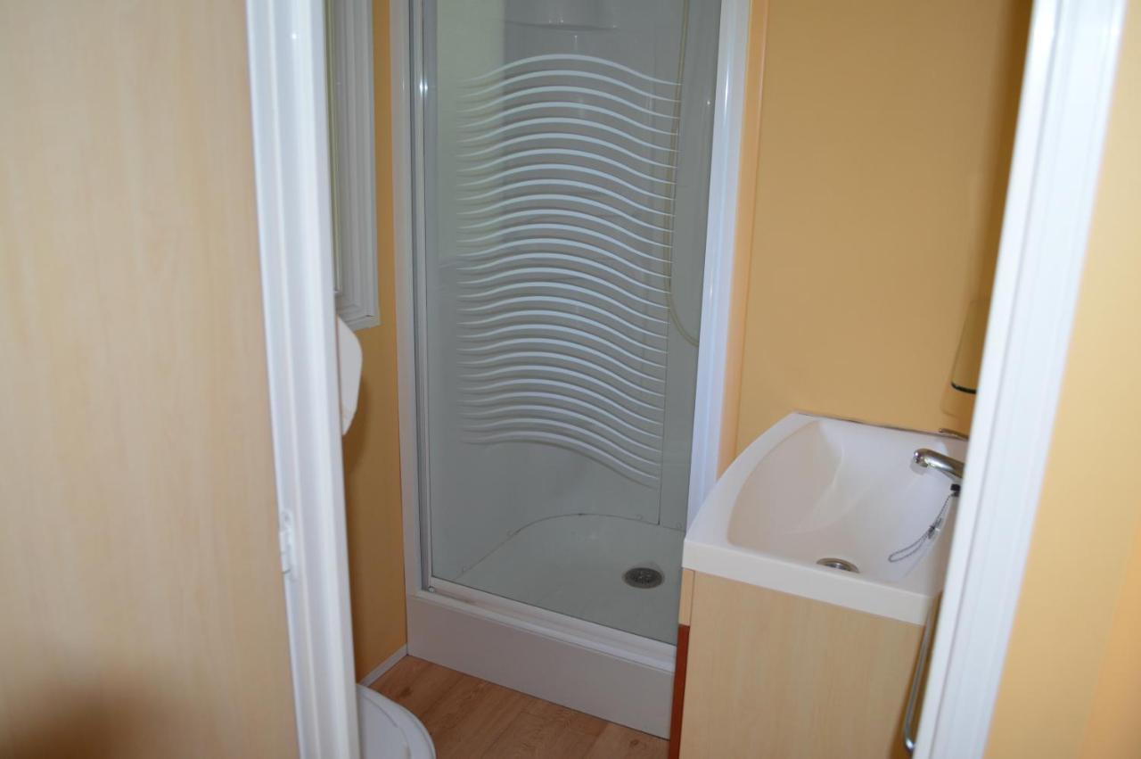Hotel Le Clocher De Neyran à Saint-Gervais-sur-Mare Extérieur photo