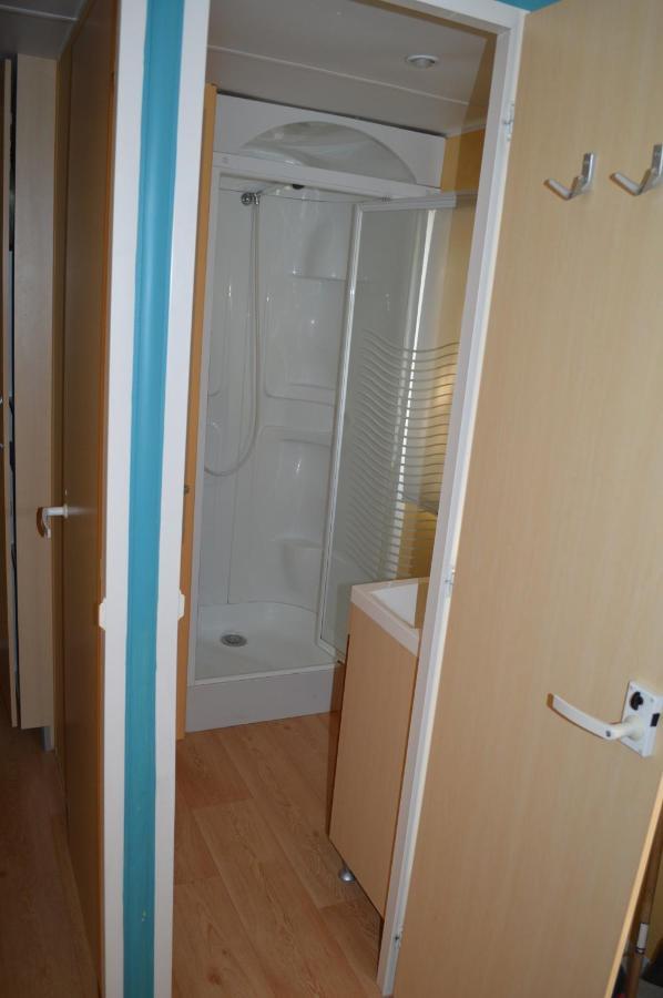 Hotel Le Clocher De Neyran à Saint-Gervais-sur-Mare Extérieur photo