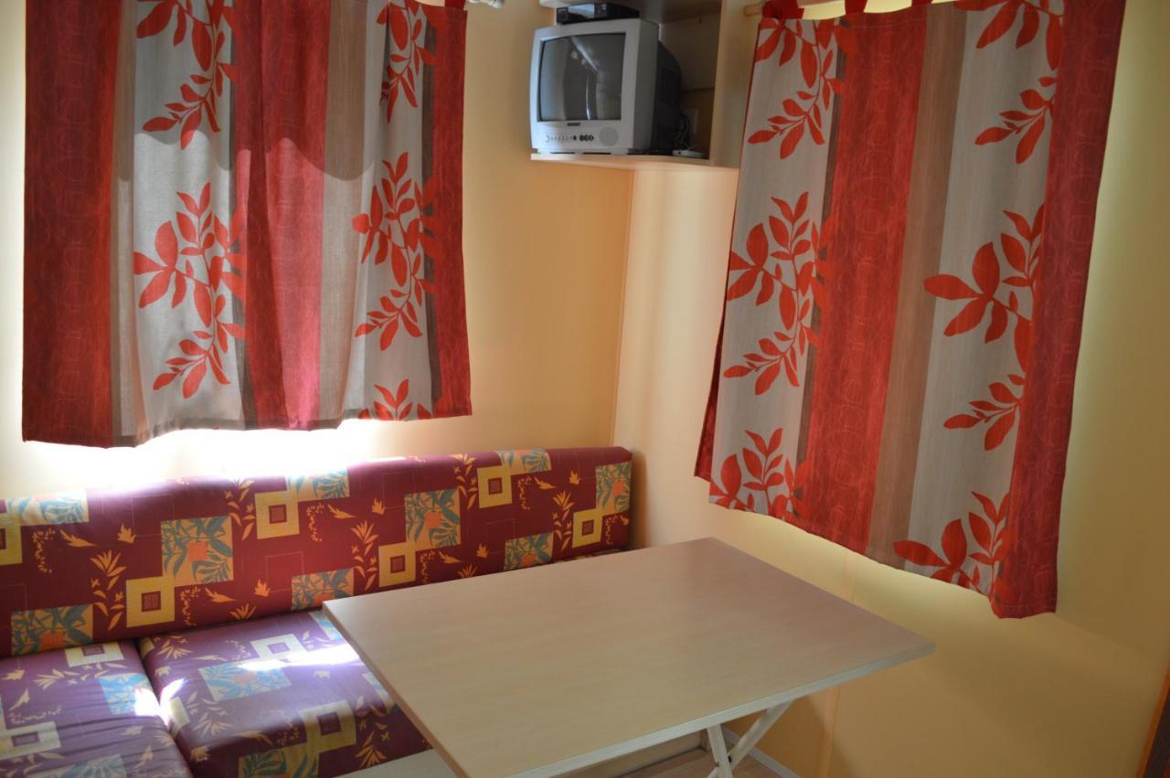 Hotel Le Clocher De Neyran à Saint-Gervais-sur-Mare Extérieur photo