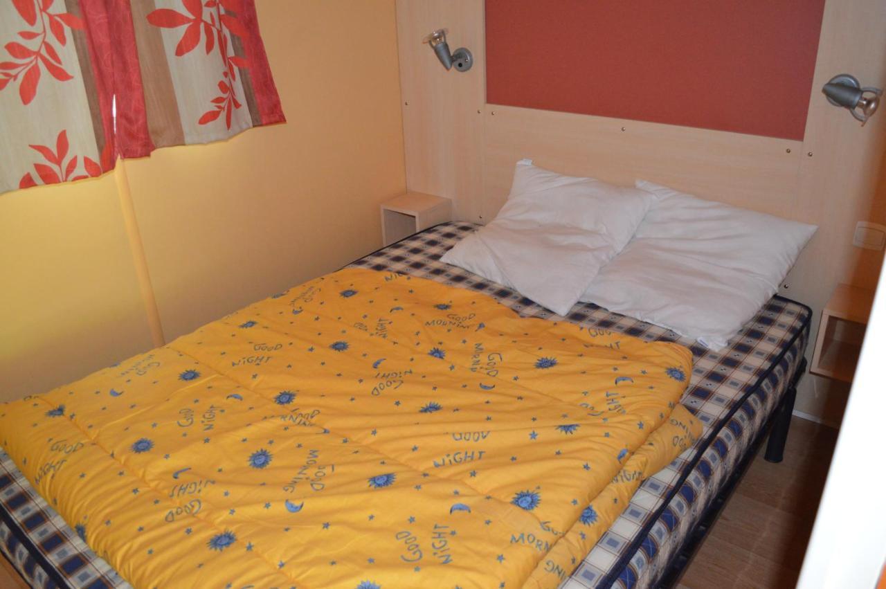 Hotel Le Clocher De Neyran à Saint-Gervais-sur-Mare Extérieur photo